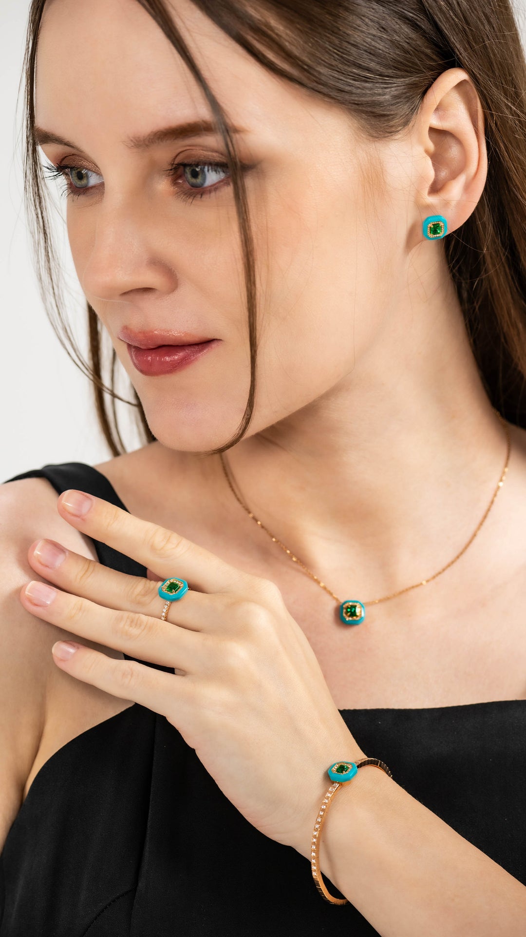 Bonbon Icon Emerald Pendant in White Gold